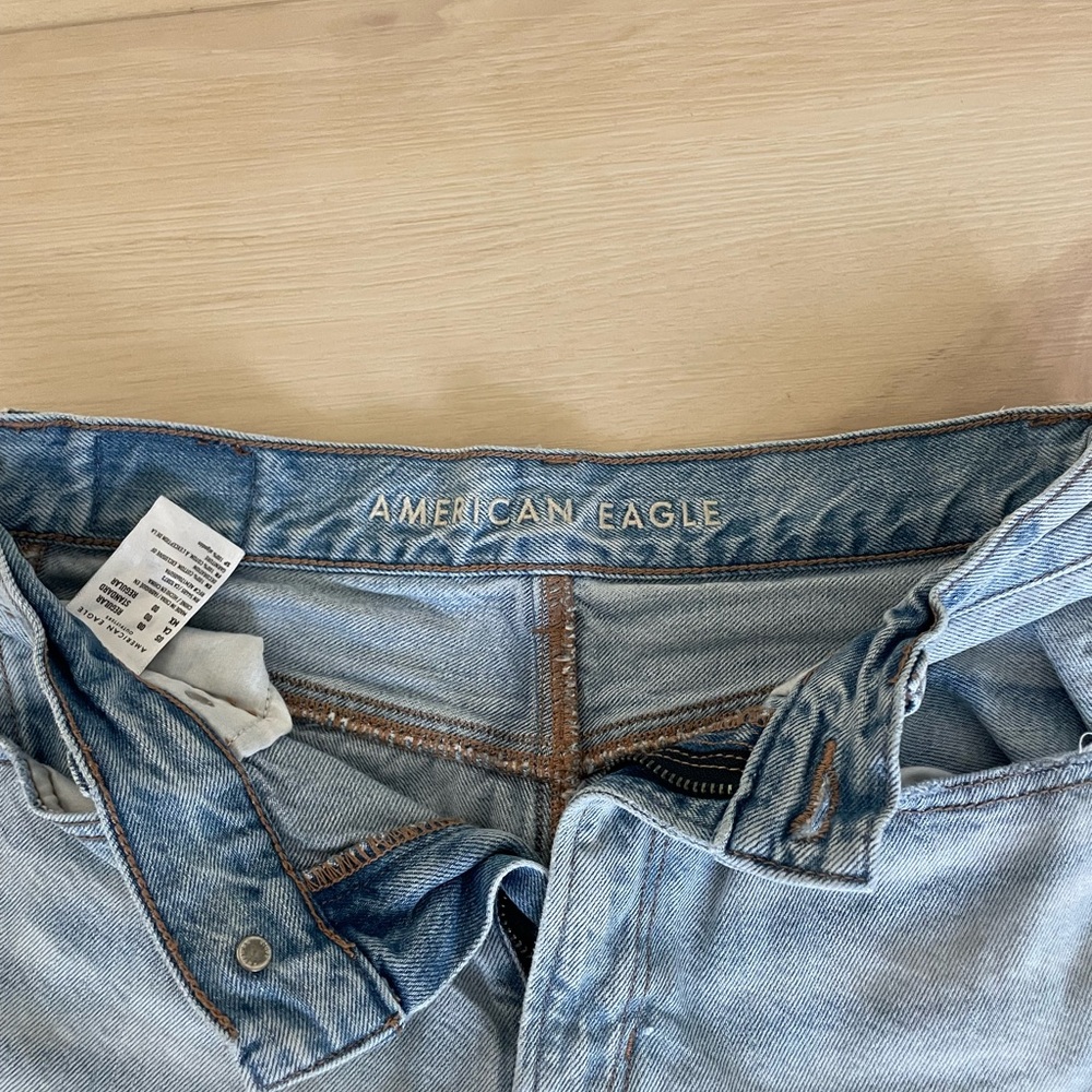 American Eagle Outfitters Light Blue Ripped Boyfriend Jeans - Picture 3 of 3